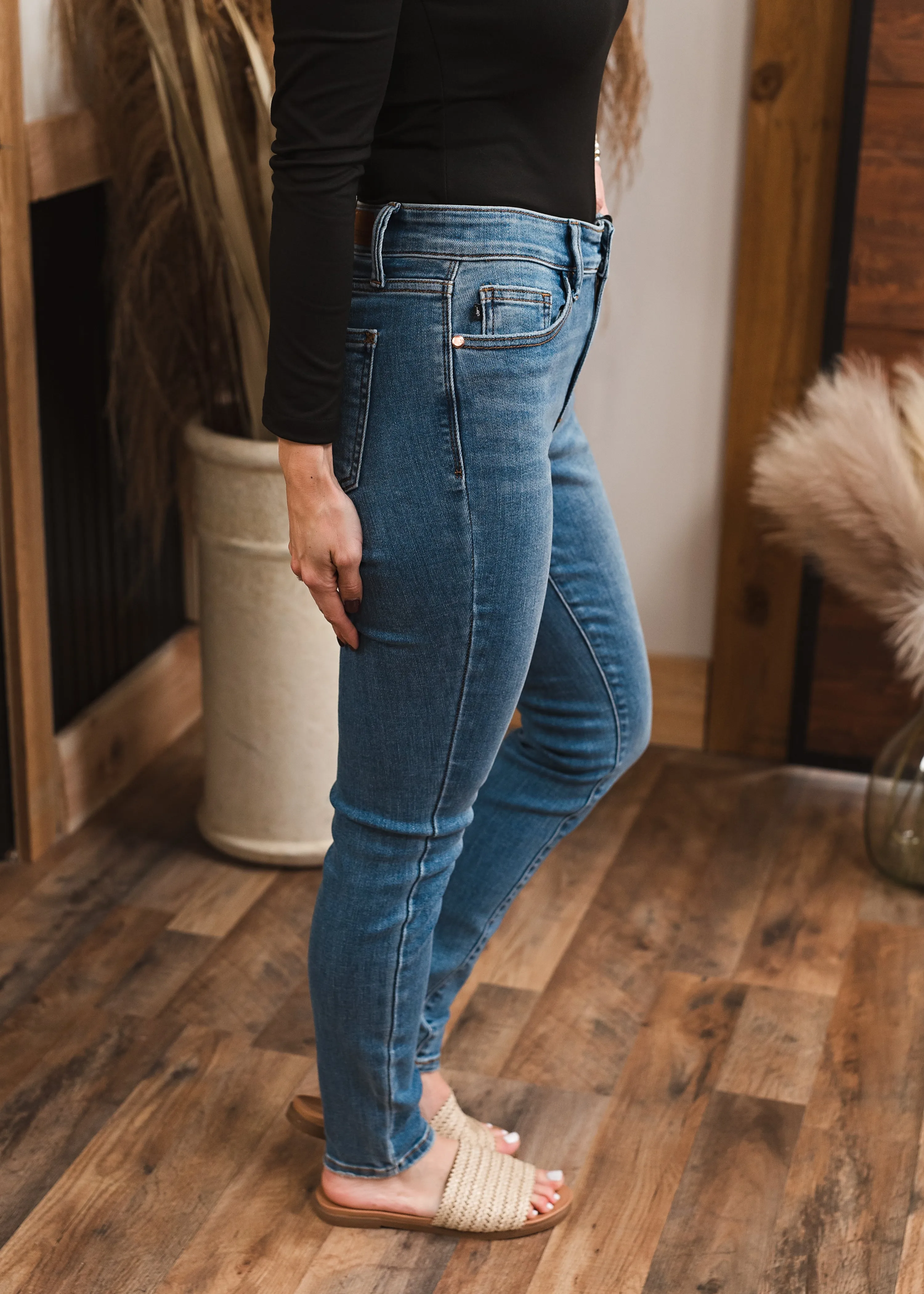 JUDY BLUE MID RISE SKINNY - 82548