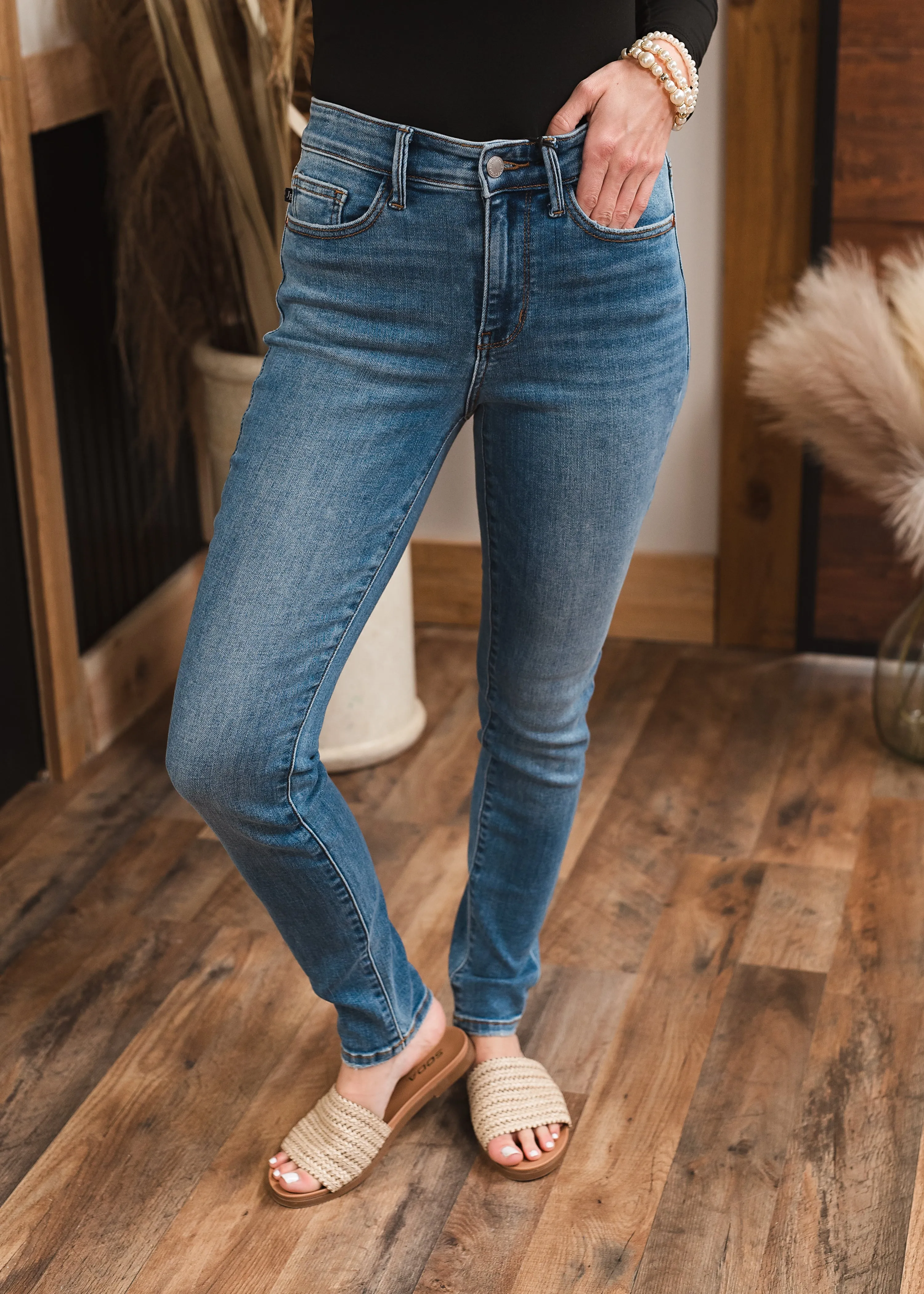 JUDY BLUE MID RISE SKINNY - 82548