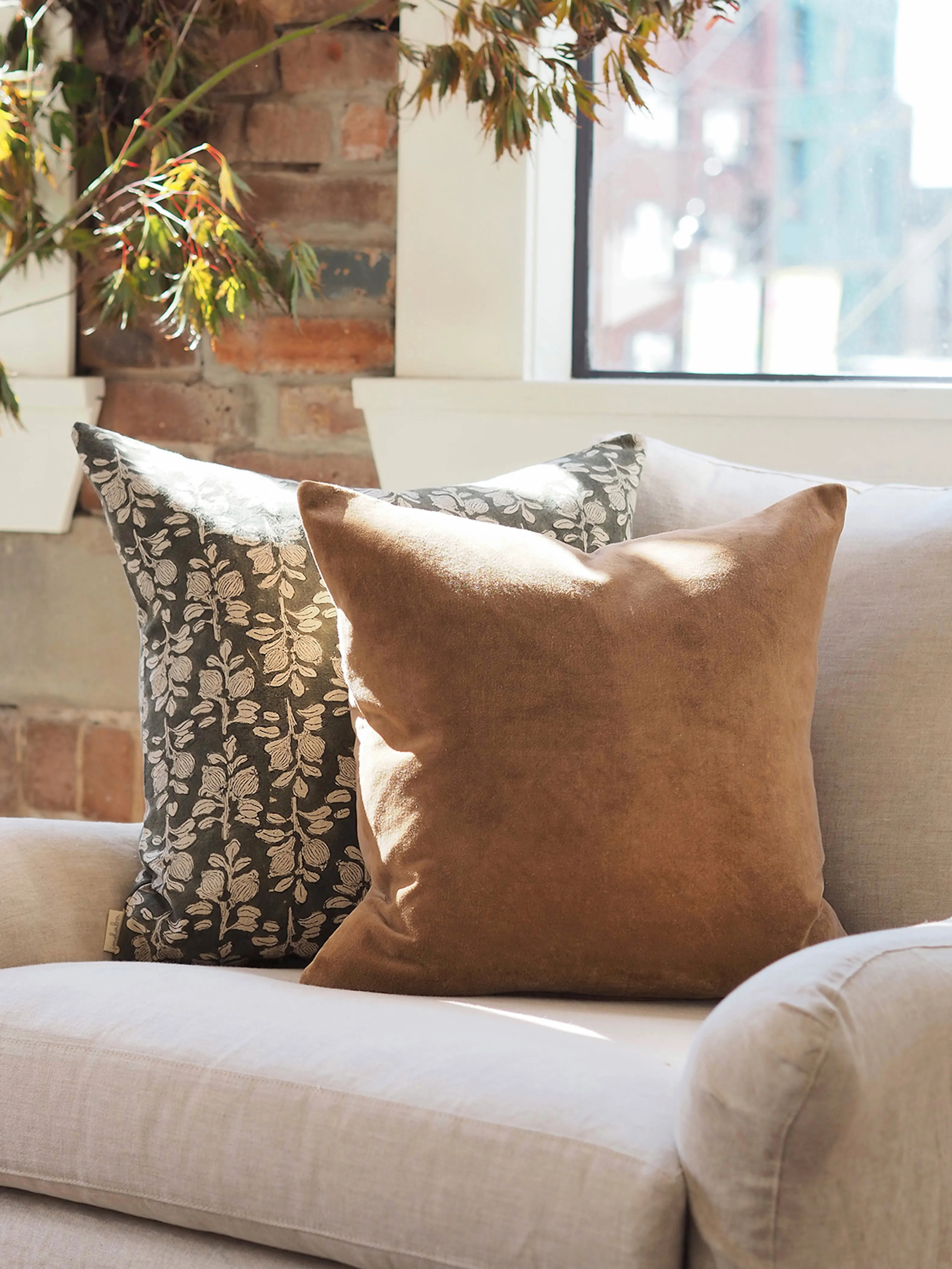 Vera Sienna Velvet Pillow | 18x18